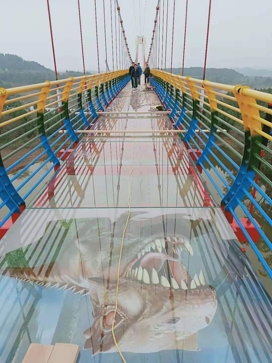 玻璃吊桥 - 河南创伟旅游资源开发有限公司